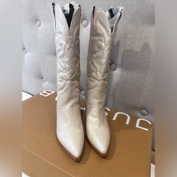 Cowboy boots - Picture 2 of 8